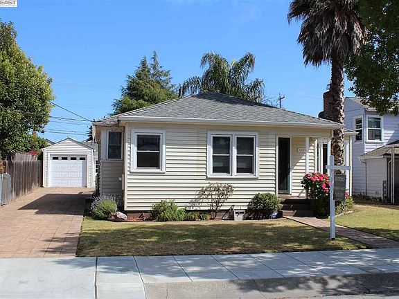 3rd image of 379 Farrelly Dr