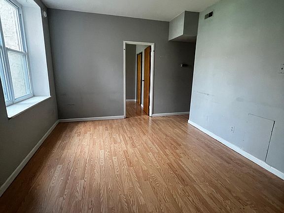 2nd image of 411 S 42nd St APT 204