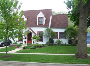 1039 Saint John St, Elgin, IL 60120