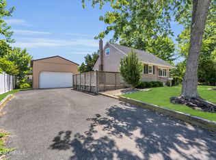 105 Hoover Dr, Brick, NJ 08724