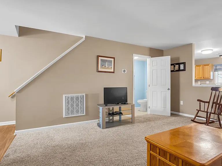 7214 Huntingdon St — Photo 8
