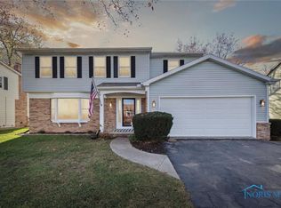 909 Mill Rd, Perrysburg, OH 43551