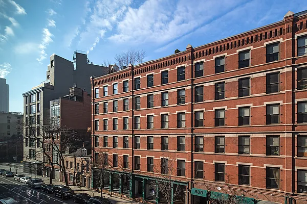 Rented by CORE | media 20