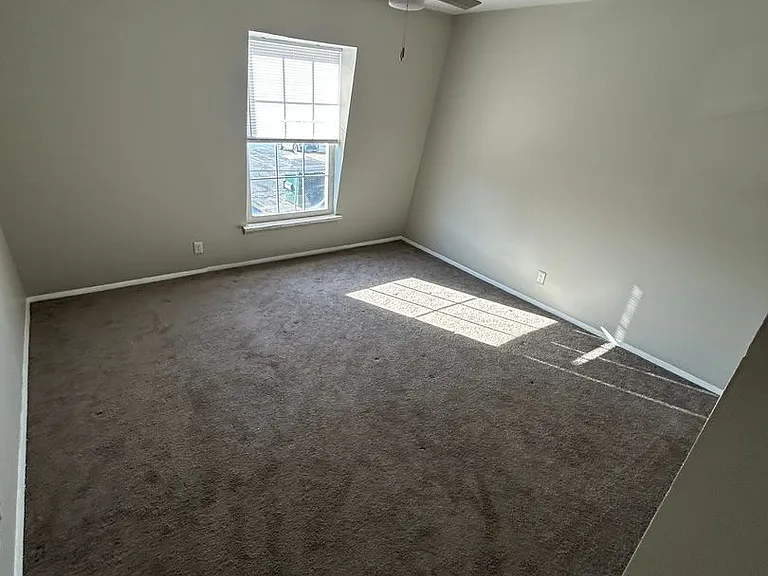 Naveen Pine Apartments — Photo 4