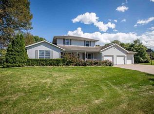 2095 Vantage Point Rd, Muscatine, IA 52761