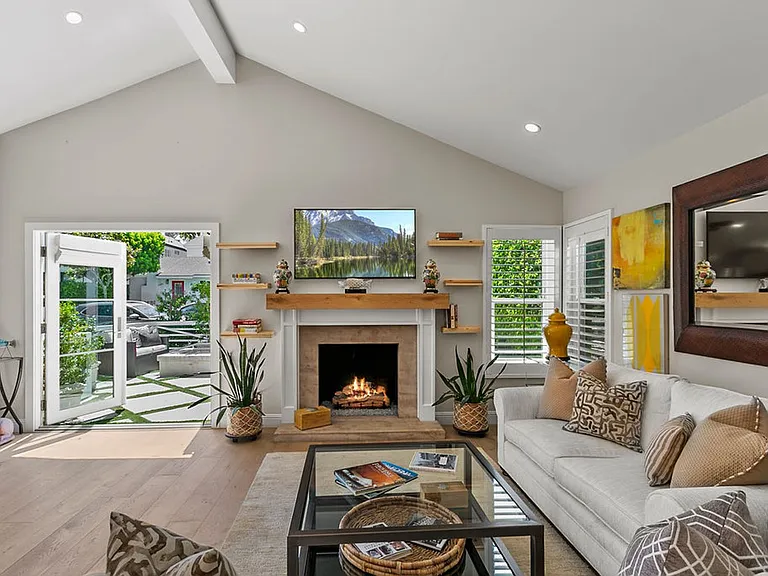 409 Poinsettia Ave — Photo 2