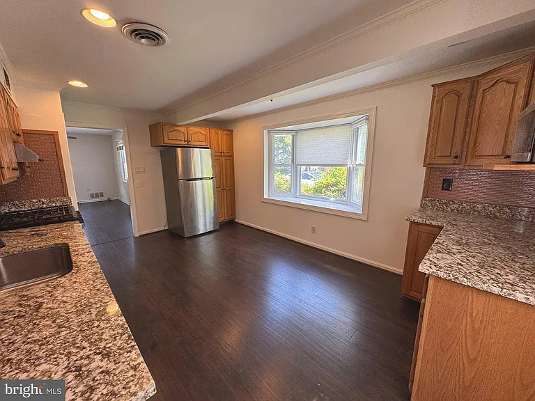 721 Crabb Ave — Photo 5