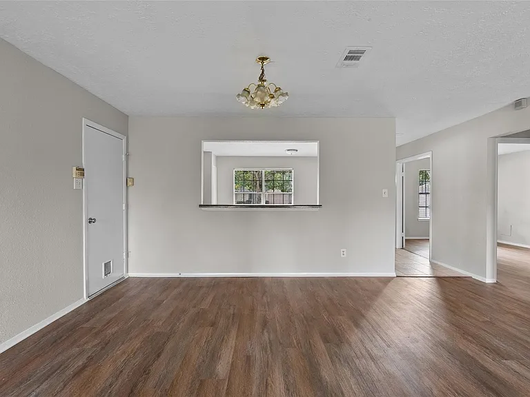 2819 Sugar Wood Dr — Photo 9