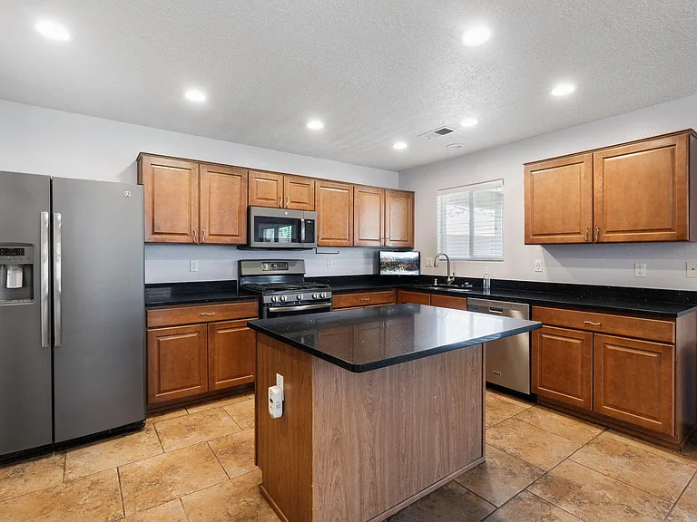 1740 Black Gold St SE — Photo 13