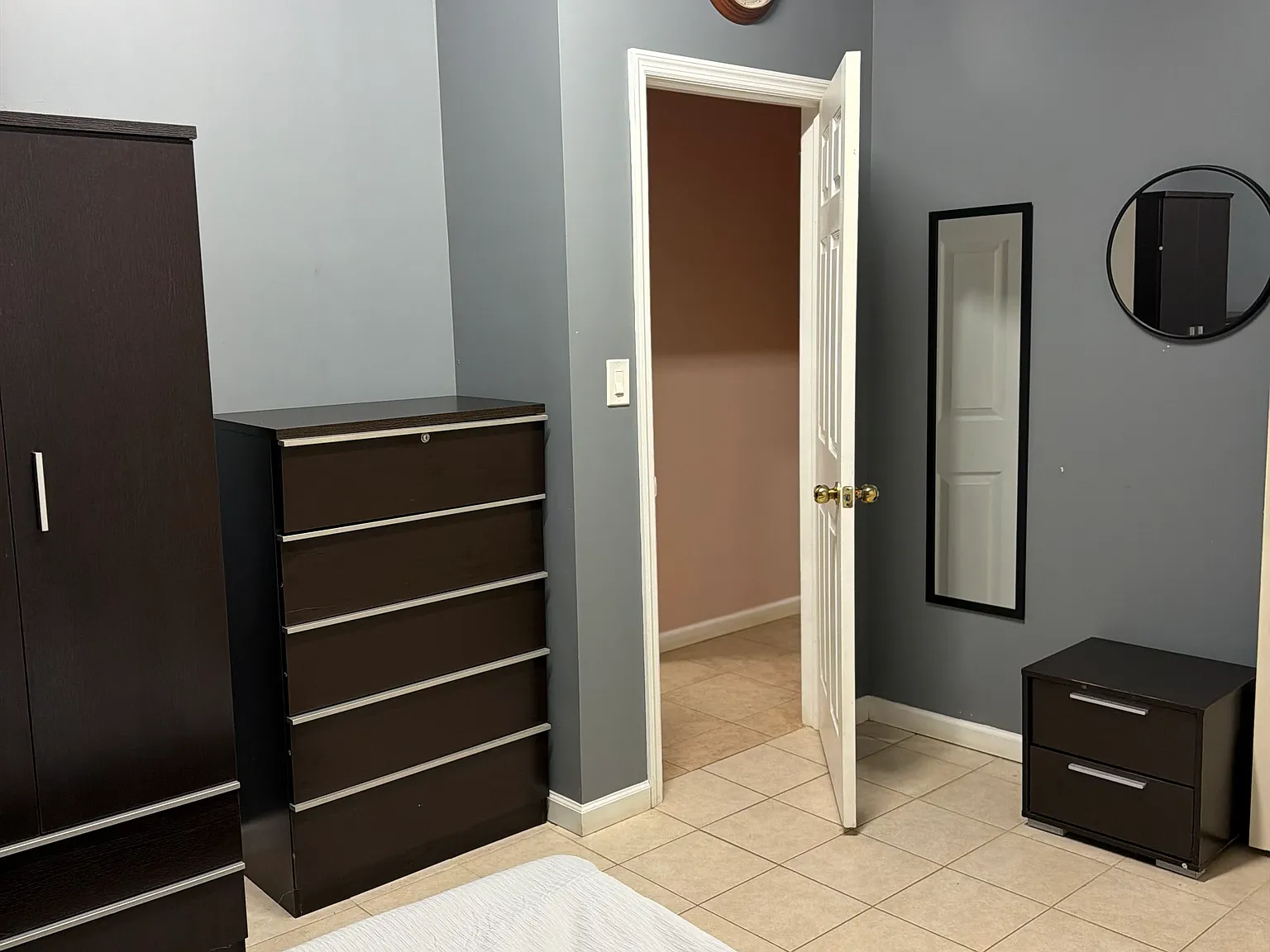 2 bed, 1000 sqft, $2,200 — Photo 2