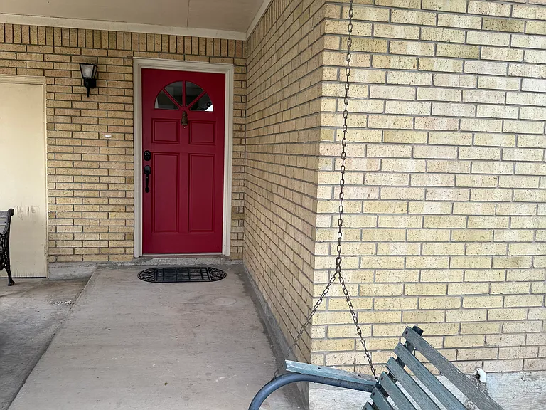 837 Avenue C — Photo 2