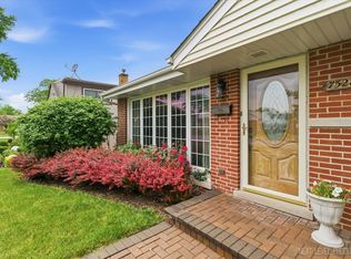 7528 Churchill St, Morton Grove, IL 60053