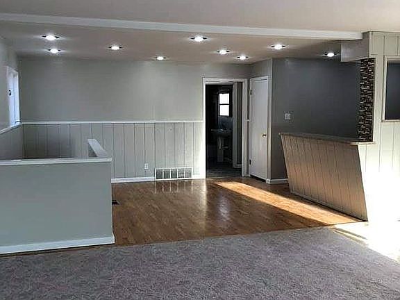 3rd image of 409 N Brown Ave