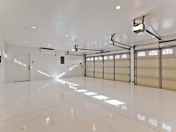 3rd image of 500 S Grand Central Pkwy