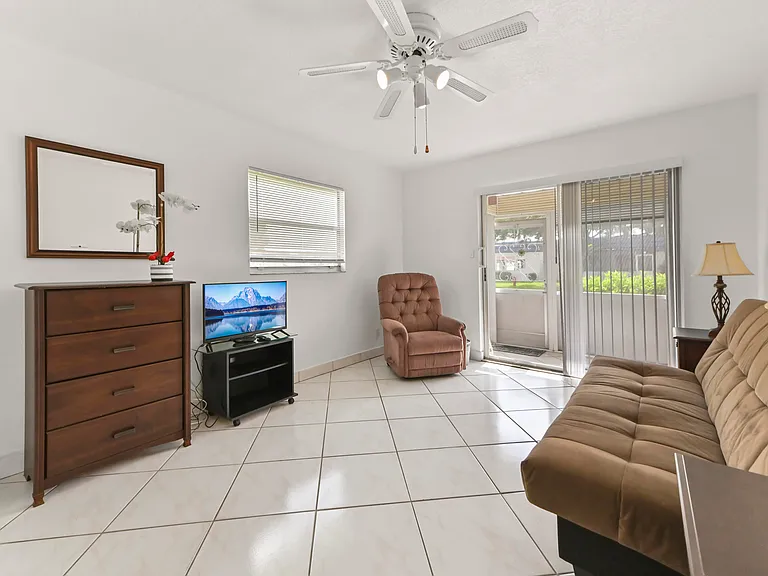 209 Waterford Cir #I — Photo 18