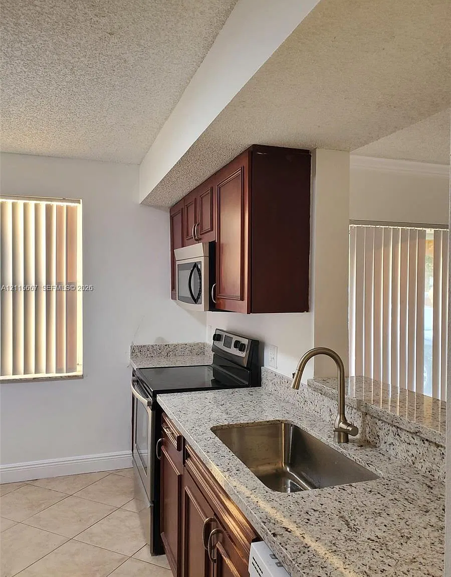 La Via Condo — Photo 4