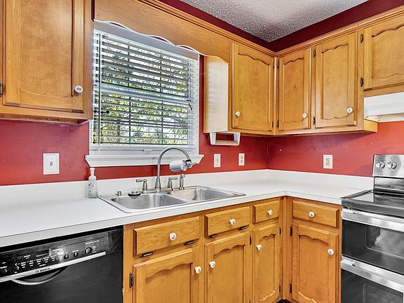 5th image of 1626 Keeneland Dr