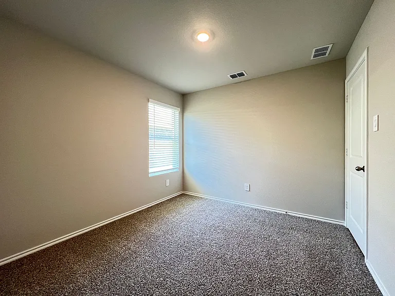 5557 Rollins Dr — Photo 14