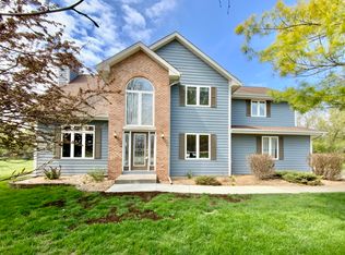 1393 Sunset View Ct, Oconomowoc, WI 53066