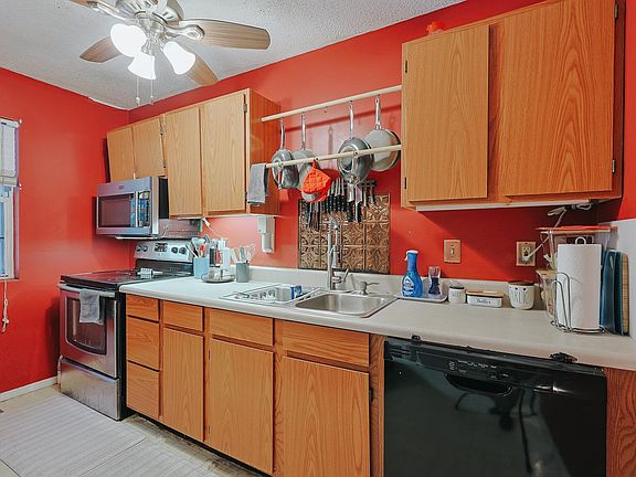 5th image of 323 Roughbark Dr.