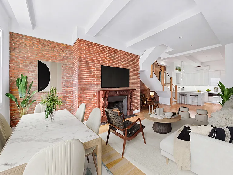 521 W 47th St #4D — Photo 4