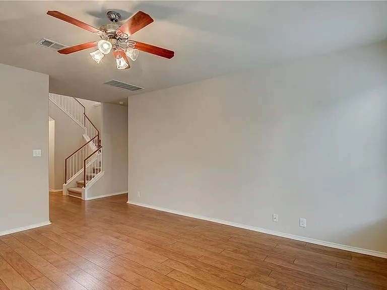 1821 Golden Arrow Ave — Photo 10