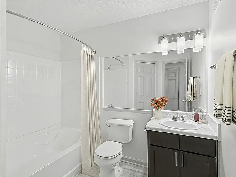 1x1 960 sqft - Unit 109 - A2P - Bathroom