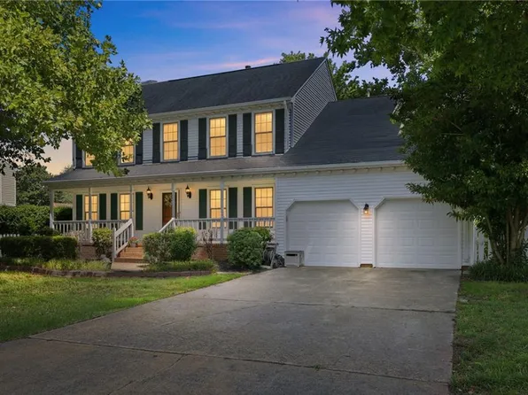 1088 Heatherwood Dr, Virginia Beach, VA 23455