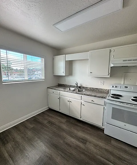 Highland Park Apartments — Photo 12