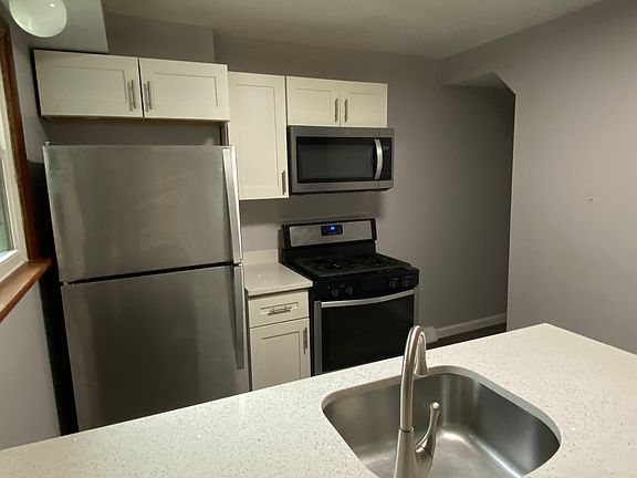 4th image of 408 S 3rd Ave