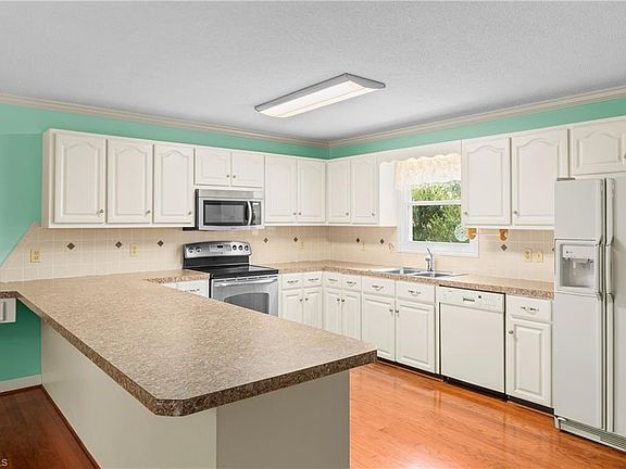 2nd image of 184 Cale Bradley Ct