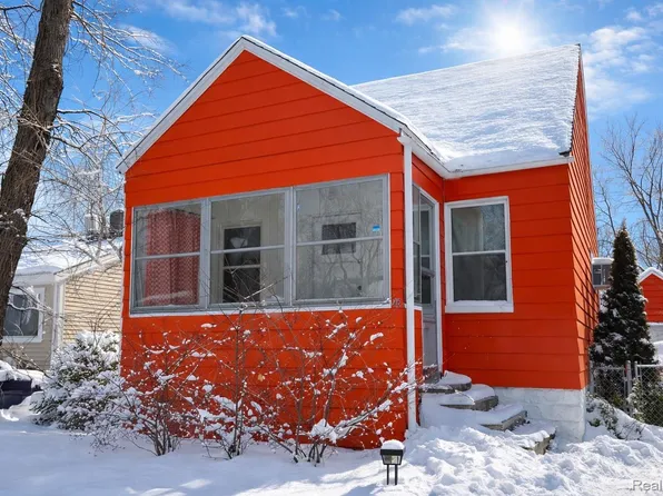 98 E New York Ave, Pontiac, MI 48340