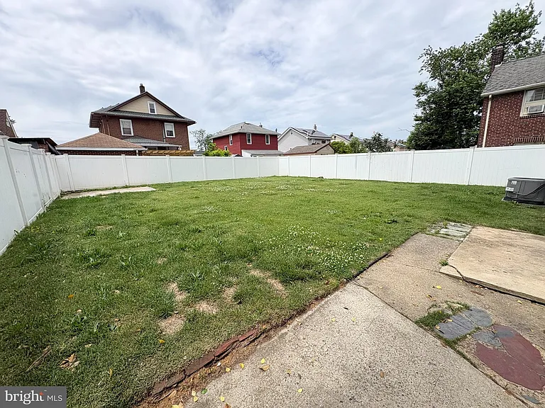 1535 Gross Ave — Photo 14