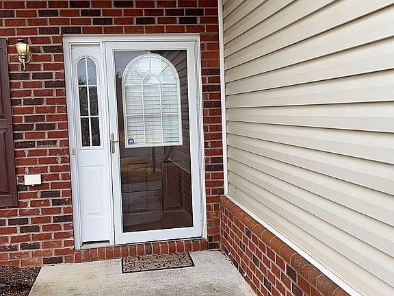 2nd image of 325 Thoroughbred Cir