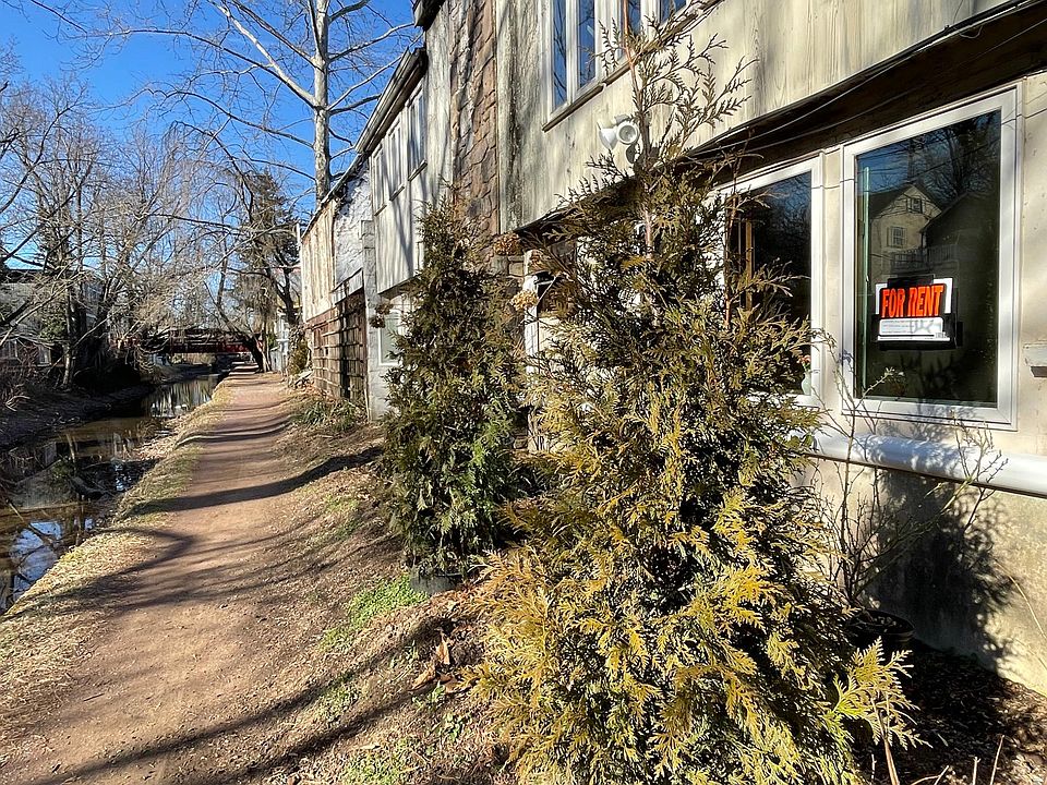 2nd image of 82 Towpath St Floor 1