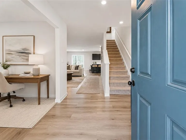9060 Celtic Dr — Photo 2