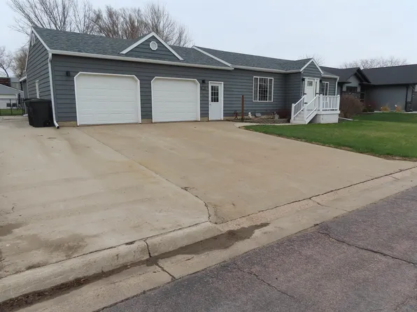 203 E Dupont St, Elk Point, SD 57025