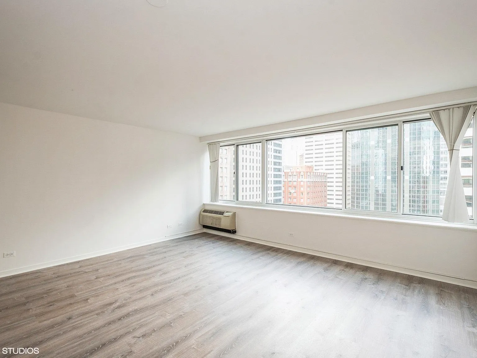 1 bed, $2,300 — Photo 3