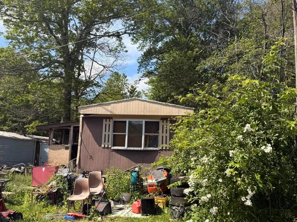 4116 White Rock Ln, Tobyhanna, PA 18466