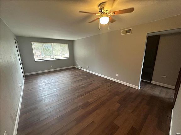 3rd image of 14 Bruce Dr APT 2