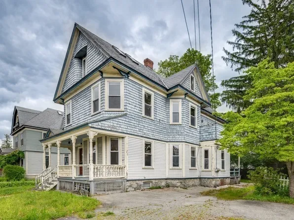 224 Foster St, Lowell, MA 01851