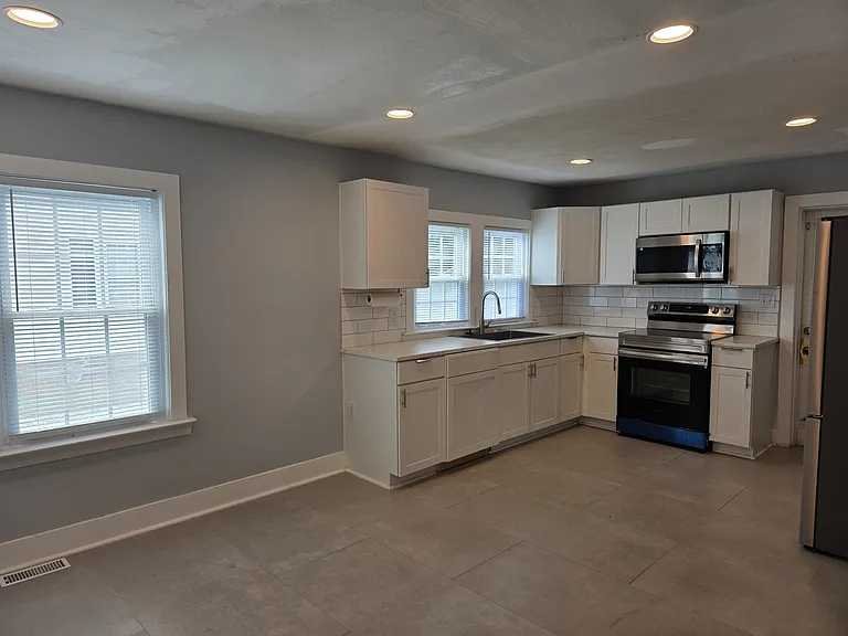 208 Archer St — Photo 5