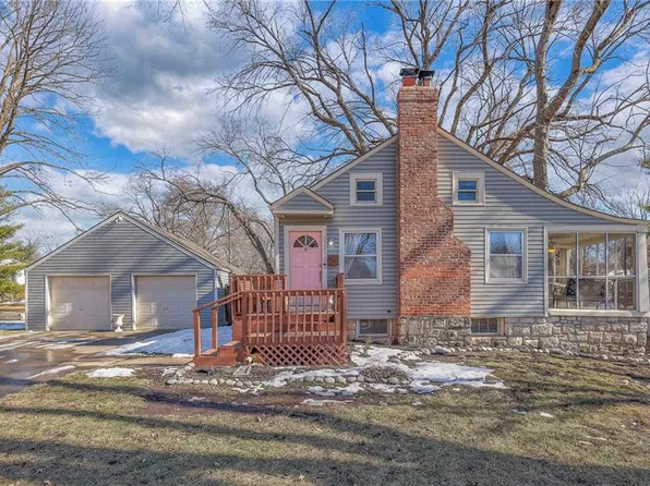 8525 Walmer St, Overland Park, KS 66212