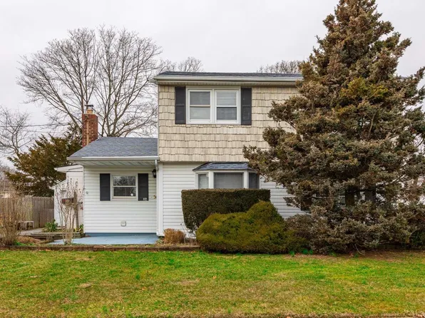 36 Washington Avenue, West Sayville, NY 11796