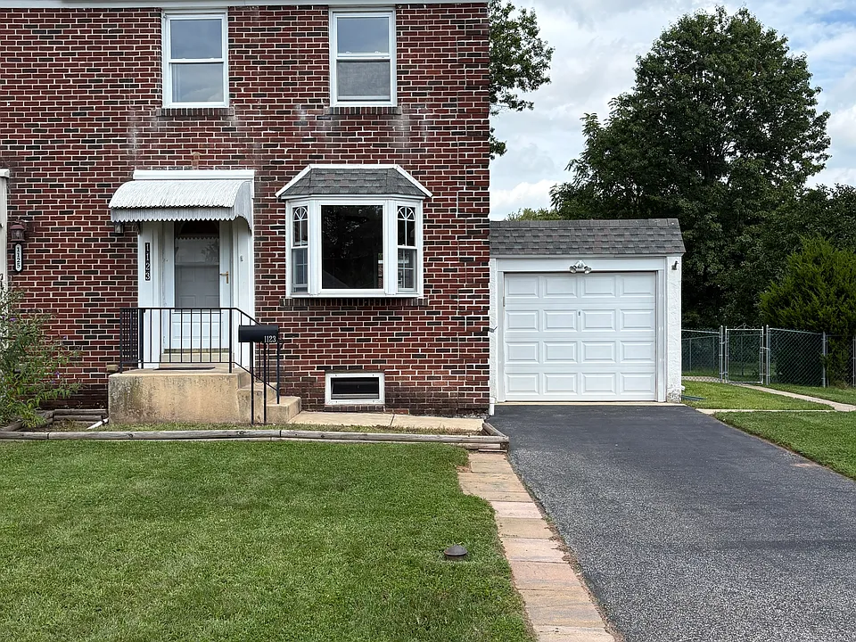 1123 Elm St