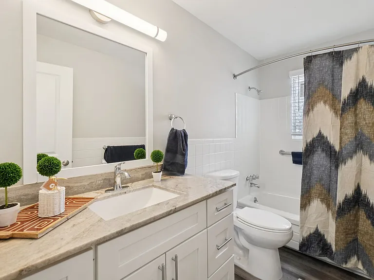 Cherry Hill Village Apartments - Dearborn Heights, MI — Photo 27