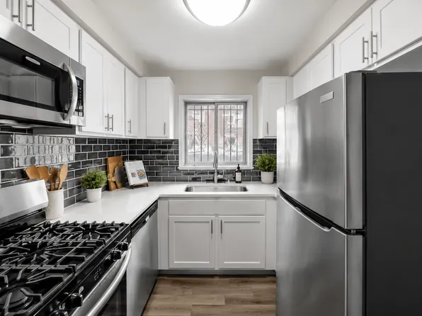 Oak Park Manor Apartments & Townhomes