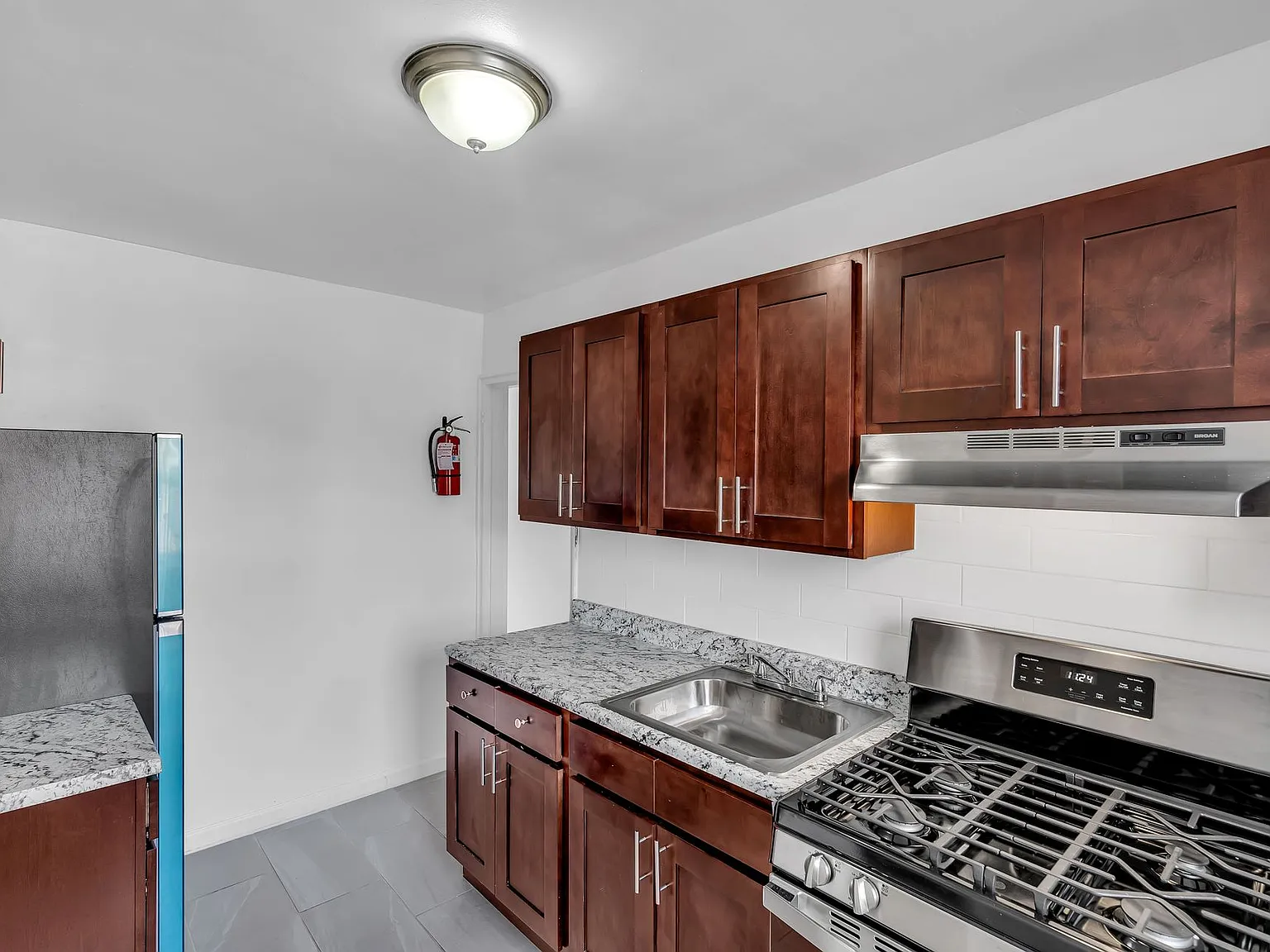Chilton Hall Apartments — Photo 4