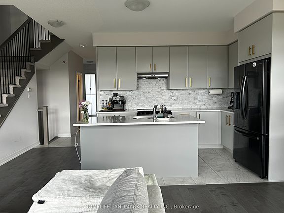 3rd image of 88 Freedom Cres