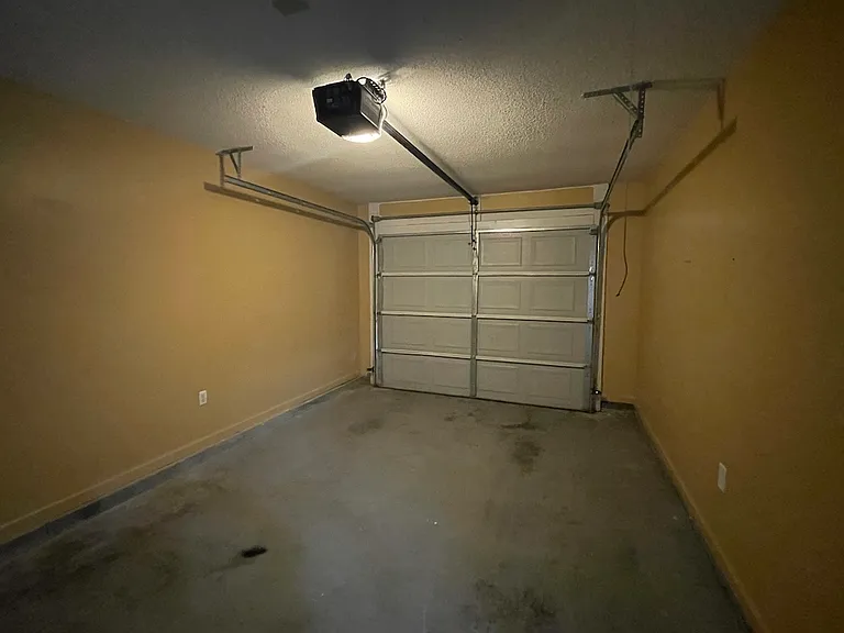 921 Pine Cone Cir — Photo 13